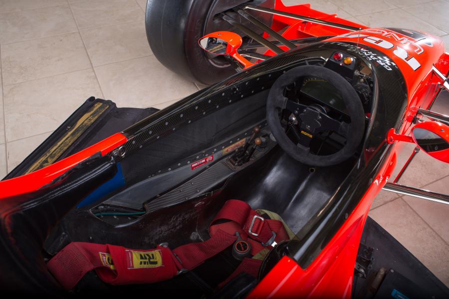 Интерьер Lola T91/00 1991 года  (фото 14 из 16)